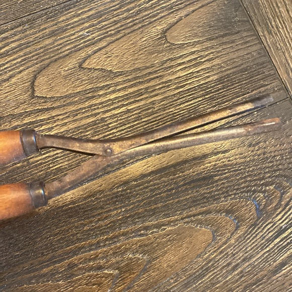 Antique Mini Curling Iron Wooden Handles Early 1900s - Picture 2 of 3